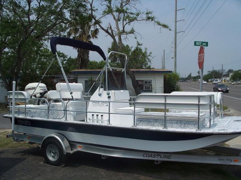 CAT-204 Deck Boat